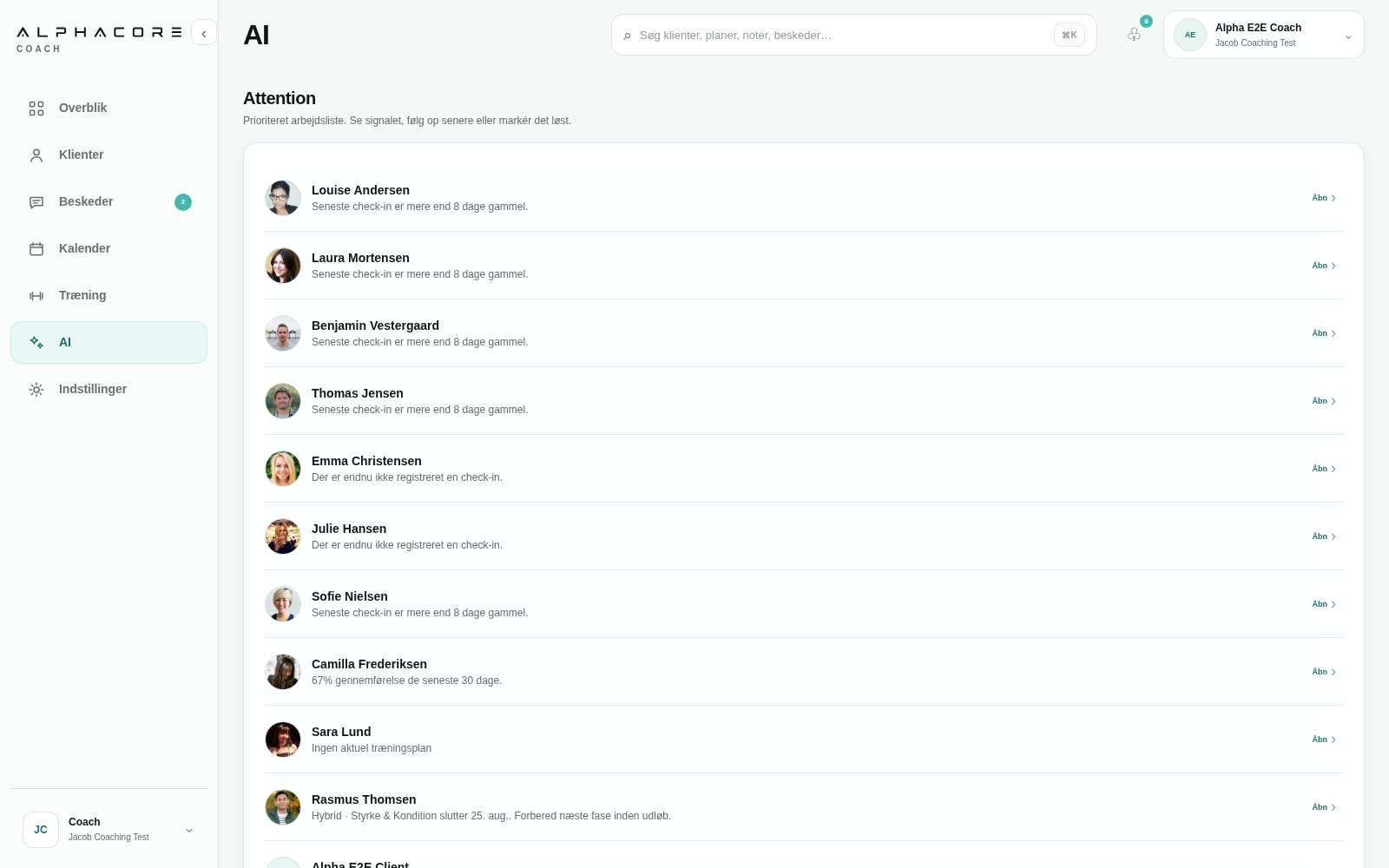 ALPHACORE AI som operationelt lag i coachens eksisterende workflow.